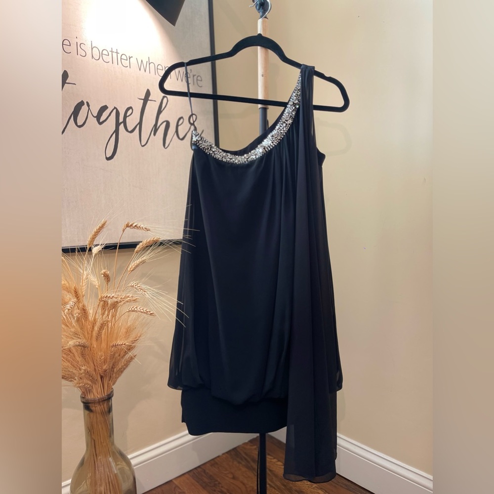 Zaharas One-Shoulder Black Balloon Dress with Stone Collar